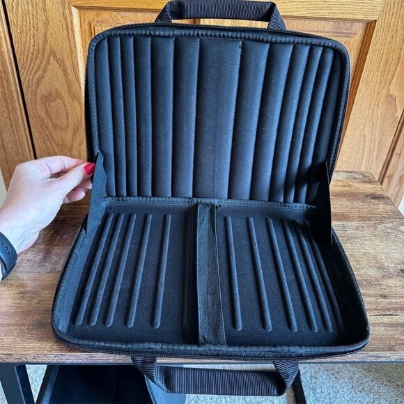 Case Logic Black EVA Hardshell Padded Laptop/Tablet Sleeve with Handle - Picture 2 of 4